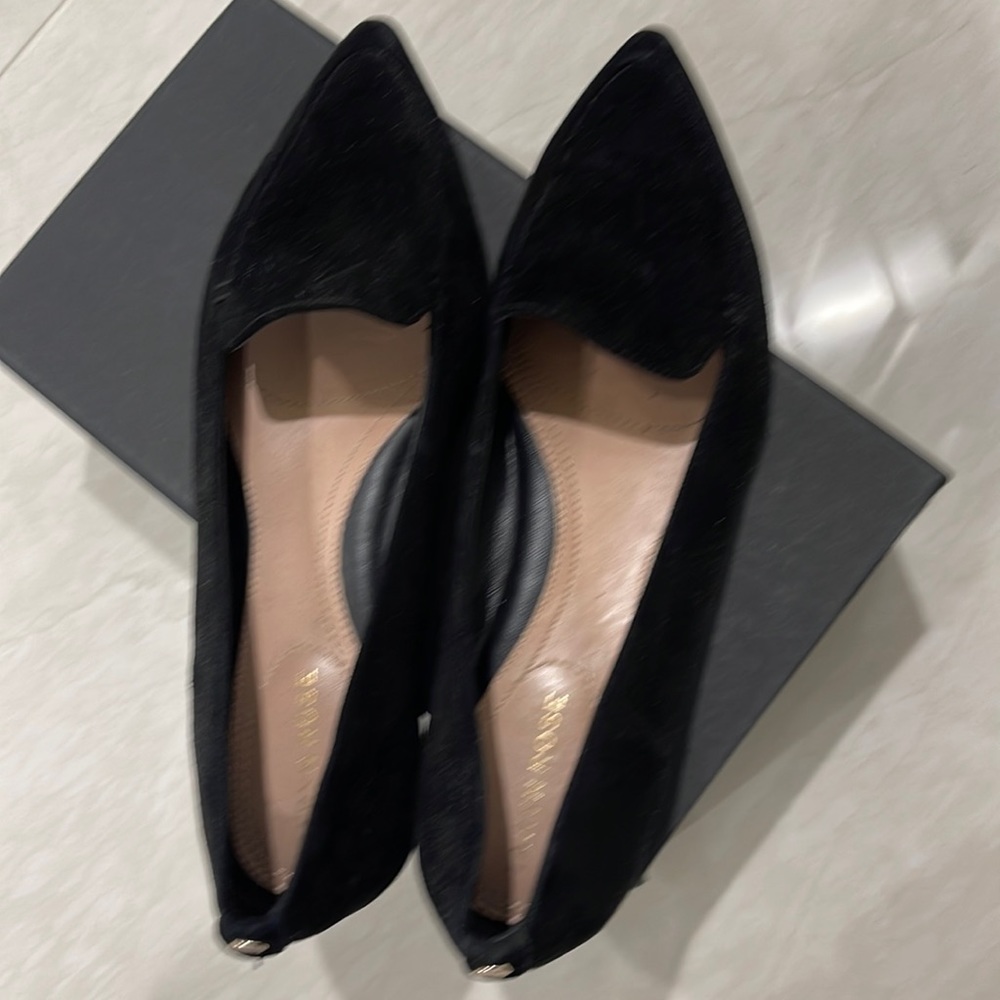 Taryn Rose flats in black color